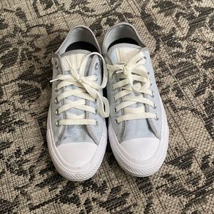 Converses light blue